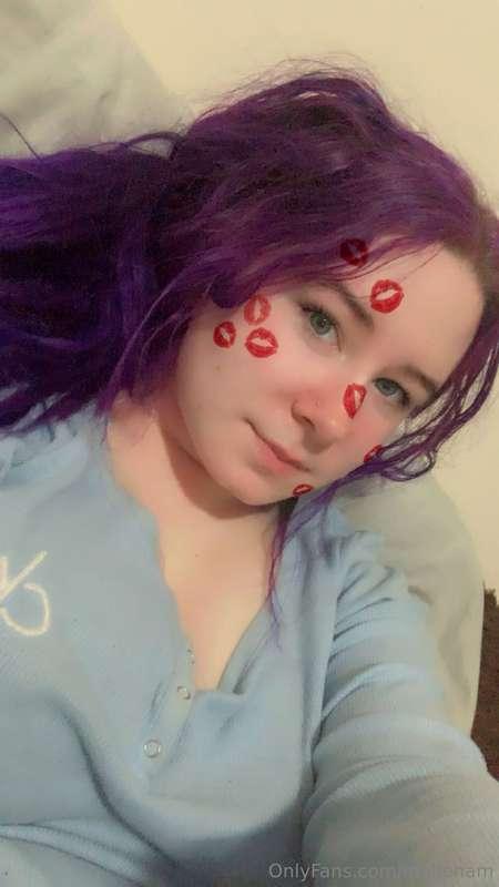 Hey there! My dms are wide open tonight 🙃 will you keep me c..