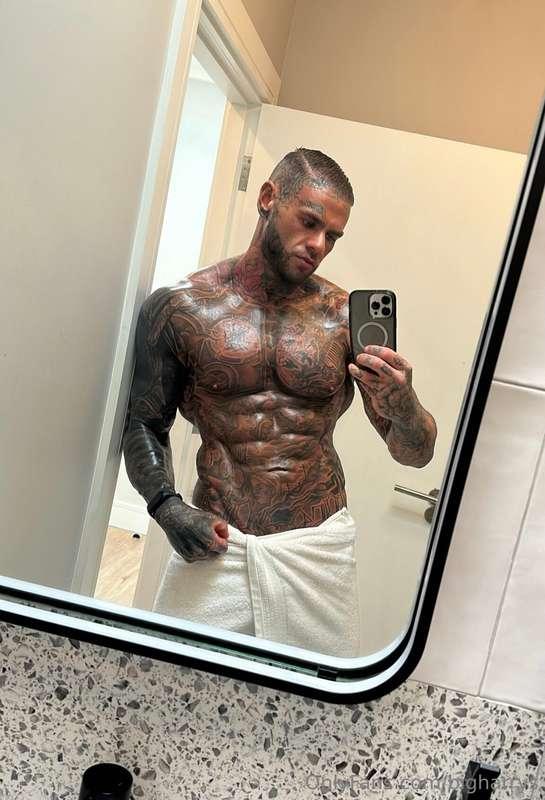 Let me take you to the bedroom and fuck you like a real man😈
