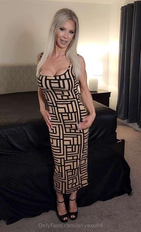 ‼️ New SOLO Video ‼️Do you like my dress? Well you'll like i..