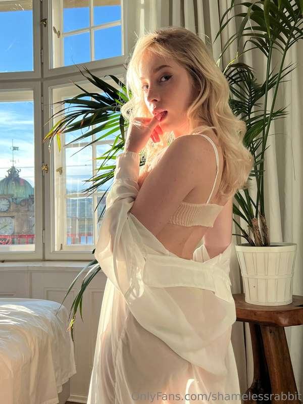 Who is this little lady🤫