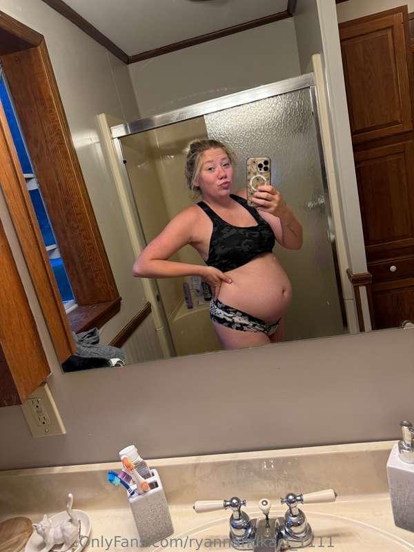 Little bumpdate! Currently 6months pregnant with our babygir..