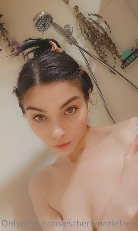 estherlynnriefree image #0