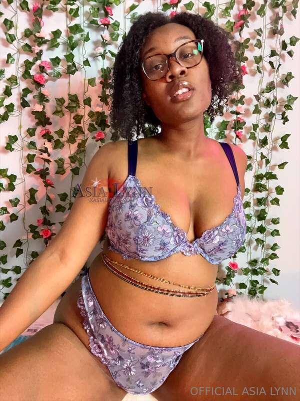 # built to please 💦
@xasialynnx