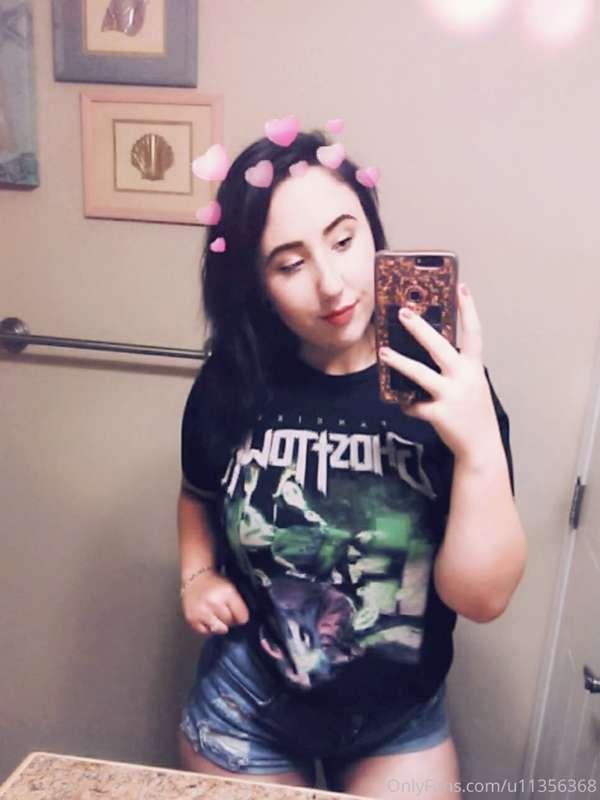 Sometimes I wear clothes haha🖤
