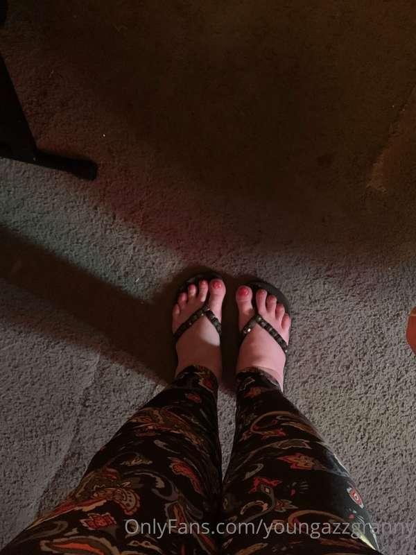 My feet in a new pair of sandals, happy Friday!