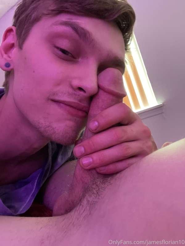 The way this thick cock feels is amazing if you wanna see mo..
