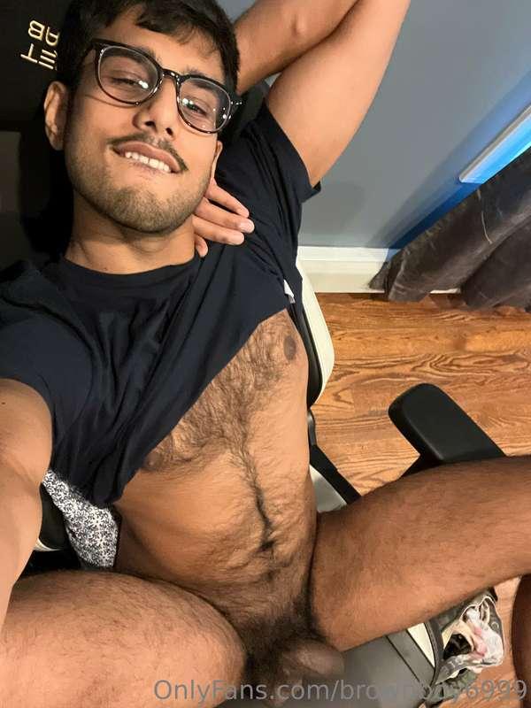 Took a break from studying to take some nudes