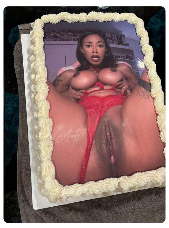 They don’t put my ass on somebody birthday cake lmao omg 😭😭😭..