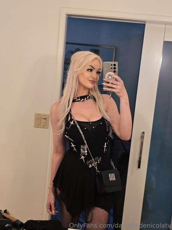 Do you like my dress? 