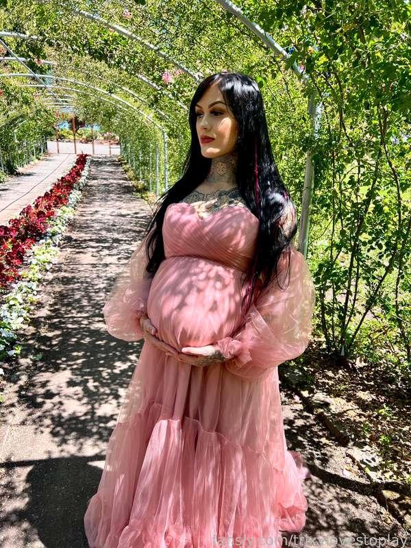 Can I be your beautiful preggy princess 👑 