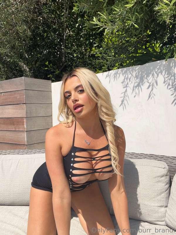 One pic, endless dirty thoughts 👀🥵