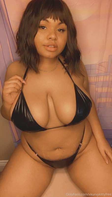 Watch me suck an 8 inch long, thick dildo while I finger mys..