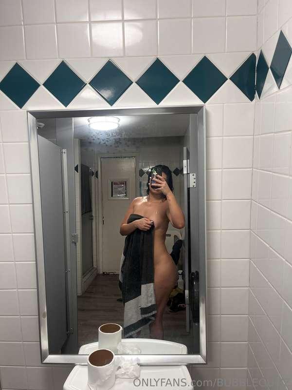 Fresh out the shower super soaking Wet 😮😋