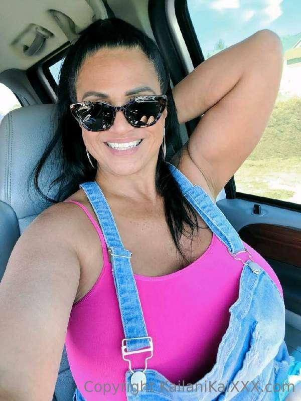 Love car rides 🙈