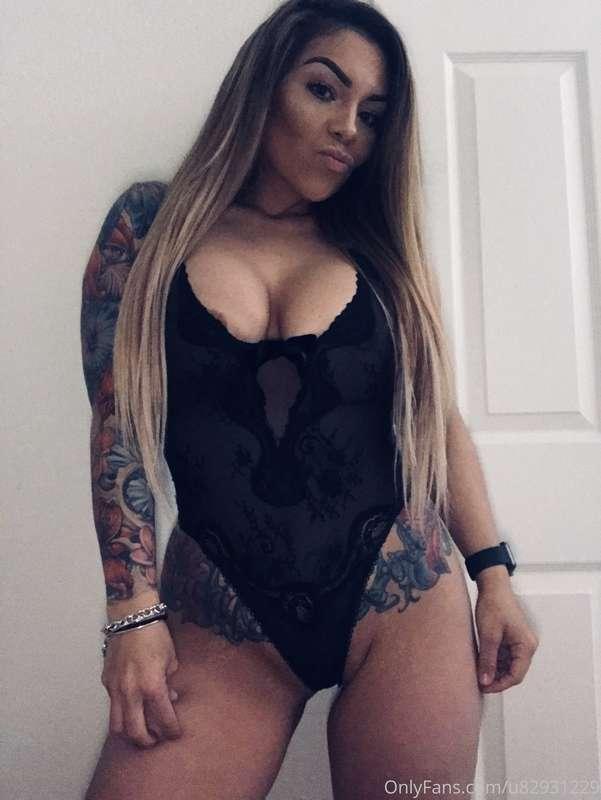 Who wants to play?!?👅💋🍈