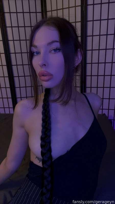 Today I’ll show you a photo with this look, it turned out too hot and horny 🥵🥵