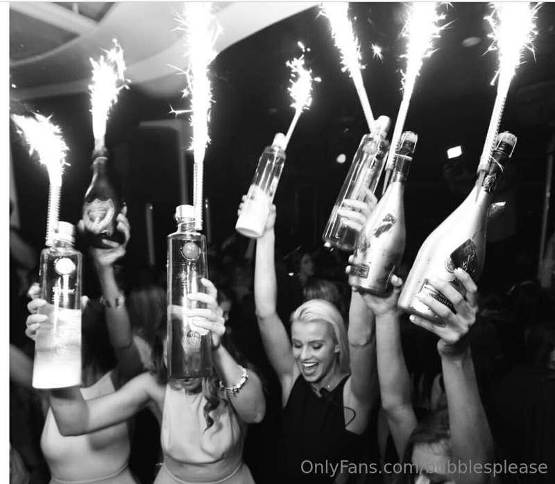 I love meeting people who love Bubbles 🥂 

My favorite at th..