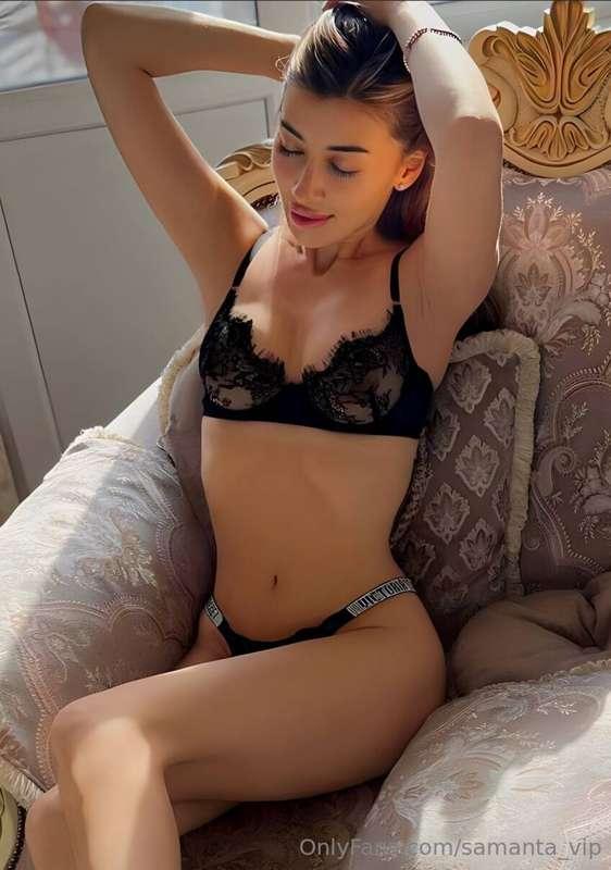 A SLUTTY HOTTIE WITH A SUPPLE BODY AND STUNNING EYES @hotfox..