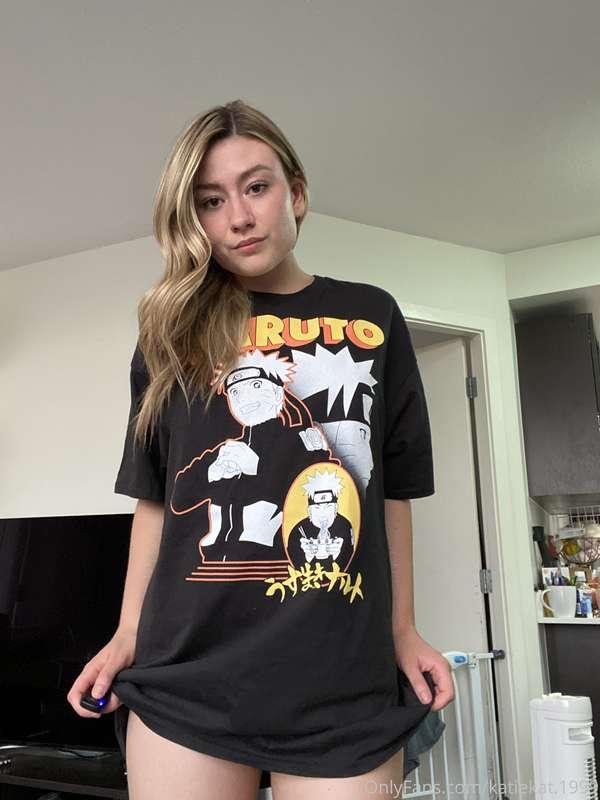 Swipe to remove my t-shirt!😈