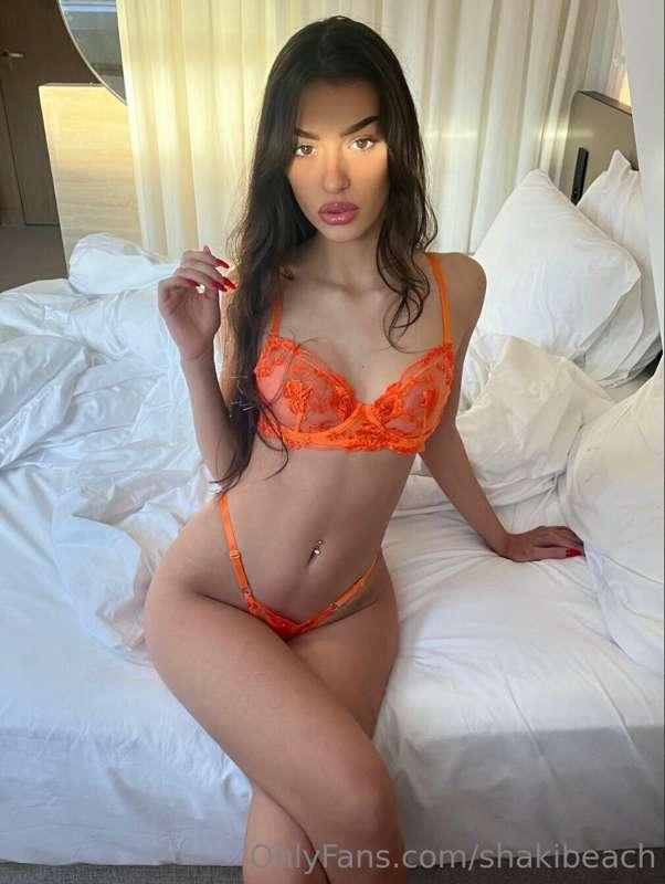 Come follow my best friend on OF, she offers really good con..