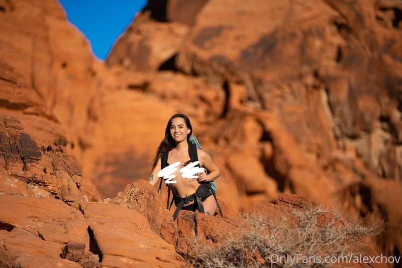 Exploring the Valley of Fire in Nevada! 40,000 acres of Azte..