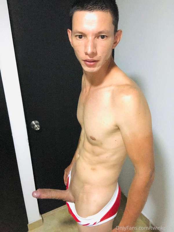 Check out @alex_23cm👦🏻

No extra payments! 
Join his OnlyFan..