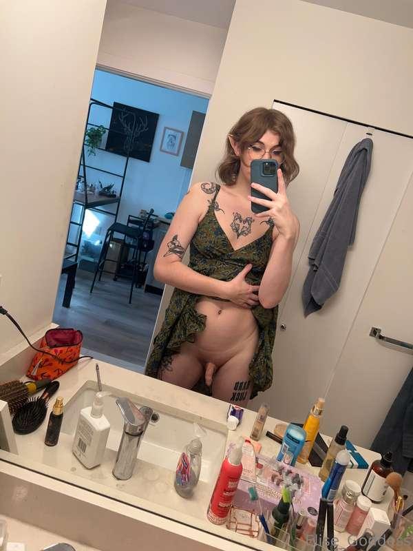 Excited elf mirror selfie