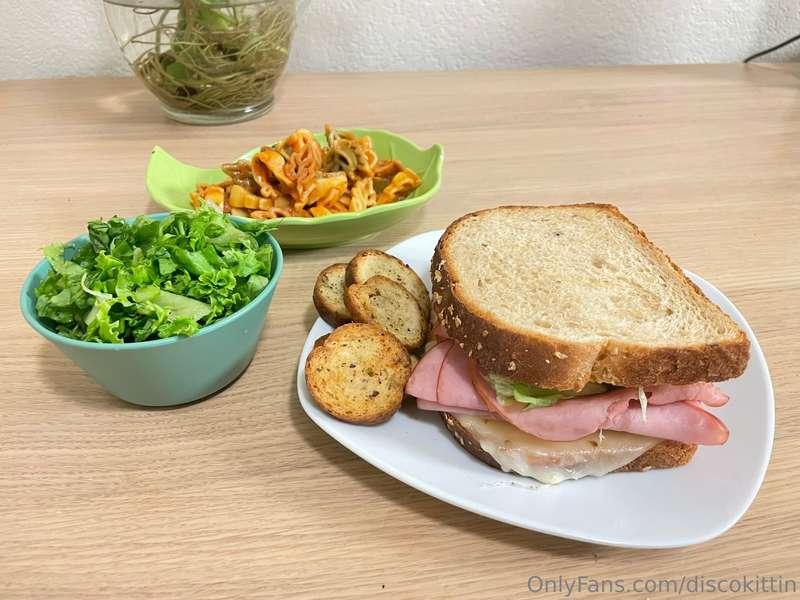 discokittin main image