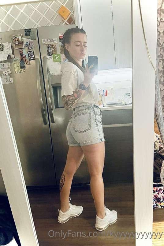 Do you like my new shorts ? 😎💃
