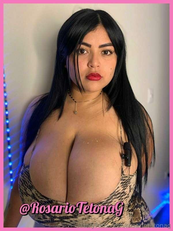 ¿Alguien aquí es adicto a las tetas? 😈 Me encanta pensar que..