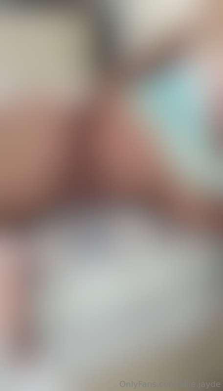 ***ANAL PLEASURE 🍑***

See me perched up on my bed, ass up, ..