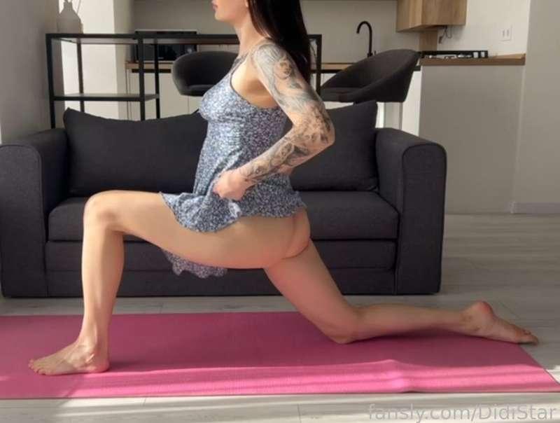 I decided to record a video for you about my morning stretching 💖🫶🏼 
hope you like how I do it in a short dress 🤭 
in the next video I might be without panties if there are 5 comments 😉

#yoga #stretching #dress #sport #sporty #gym #lifestyle #blog #ass #bigass #booty #feet #foot #barefoot #tease #toes #legs