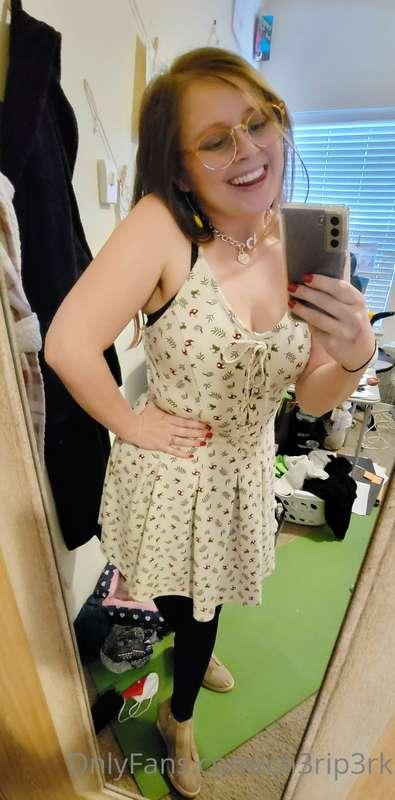 Feeling cute in my fave dress.😍 Just need somebody to cum ta..
