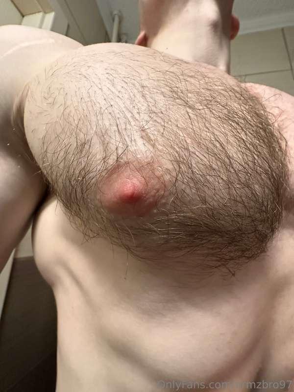 Bunch of hairy pecs to munch on 😉💪🐮