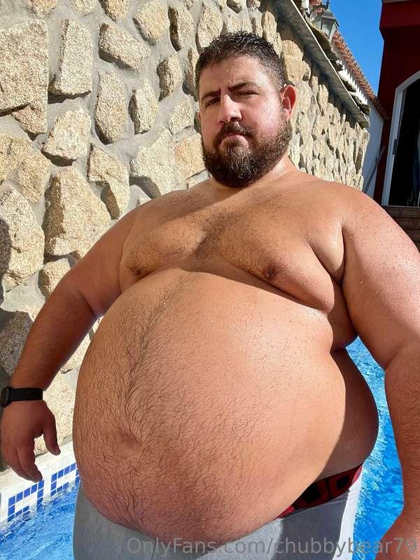 Who’s the fattest guy at the pool?