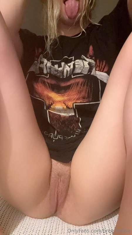 Here’s some pussy to brighten up your day/night🤤💦