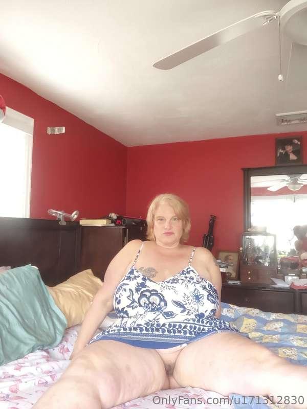 Who would love too slide your dick in my wet 💦 pussy 🍆