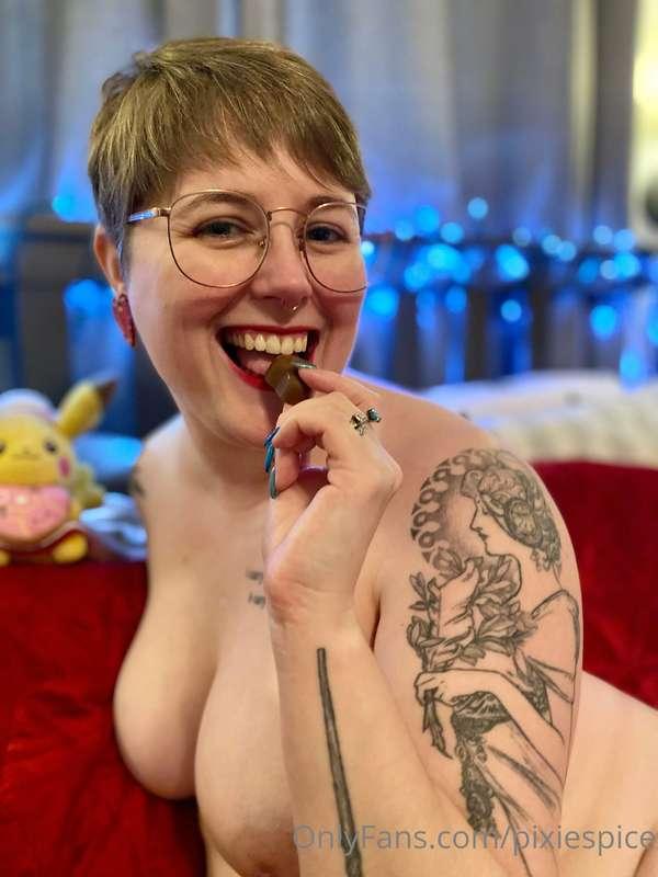 I have a sweet little Valentine’s Day shoot that’ll be comin..