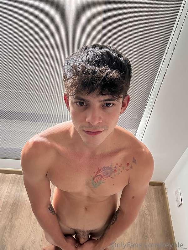 Lazy sunday now! Wanna chat? 😏