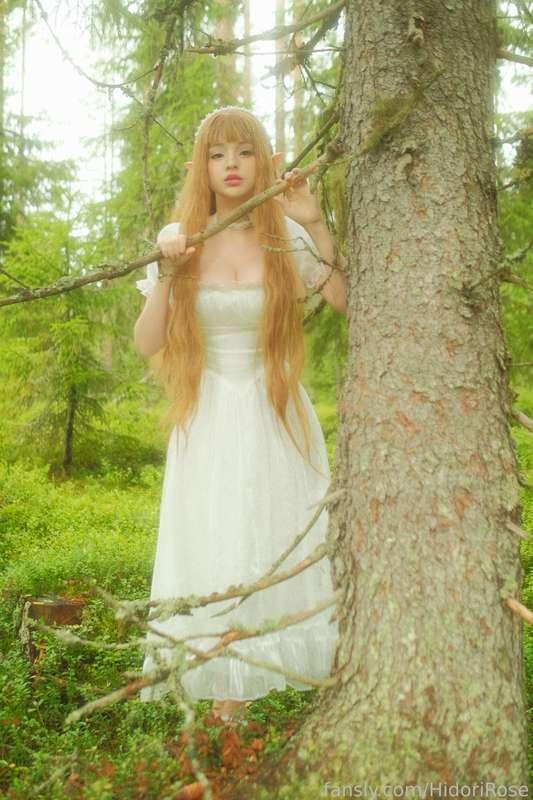 This is Huldra! A spirit forest creature from Norwegian folklore who lures human men into marrying her! I can’t wait to show you more 💗