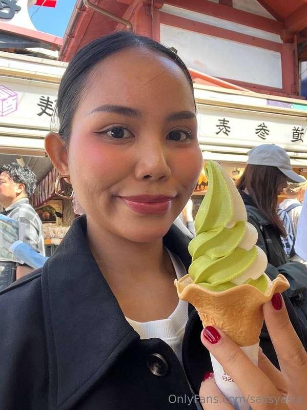 never knew that vanilla and mint ice cream when mix is so de..