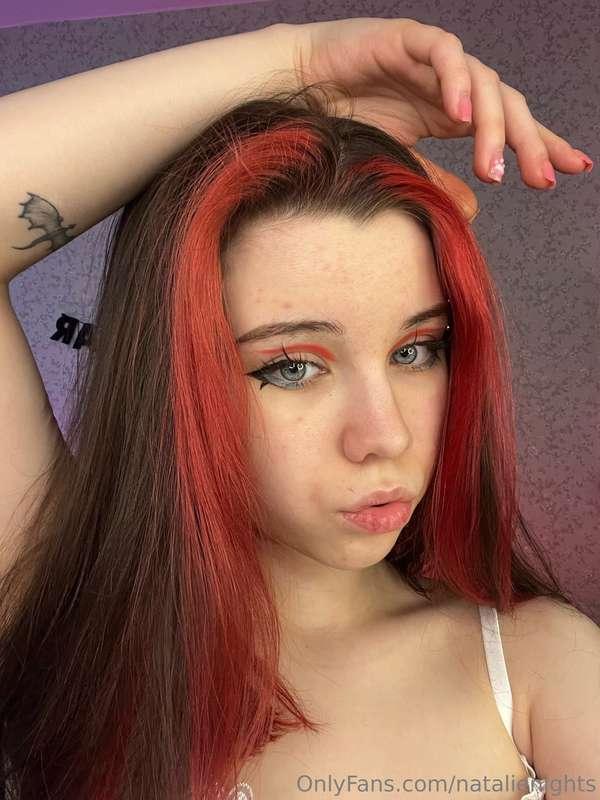 I'm thinking of changing my hair color, what do you recommen..