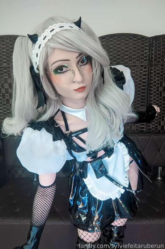 The outfit I've received as a Christmas present ♥ Thank you so much for it

#fyp #maid #moeflavor #glasses #silverhair #goth #alt #latex #pvc #makeup #demon #succubus #horns #boots #apron #twintails #pigtails #gloves #fishnets 