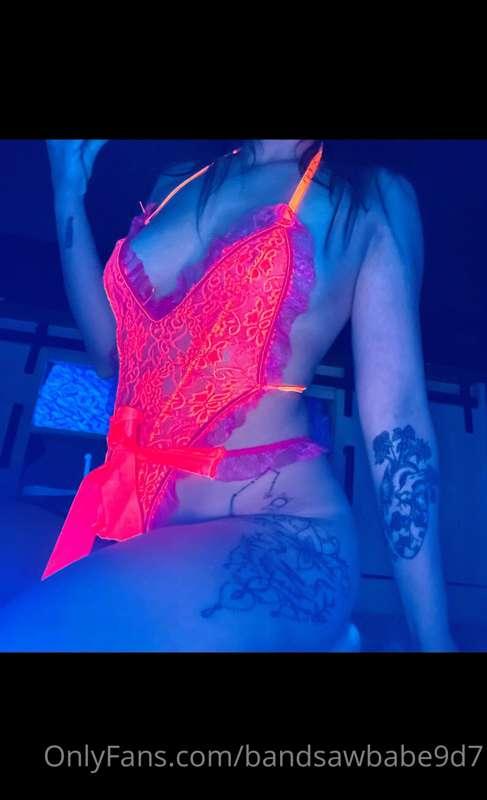 New black light content TONIGHT 👅 & FULL spread 🦅 pics for t..