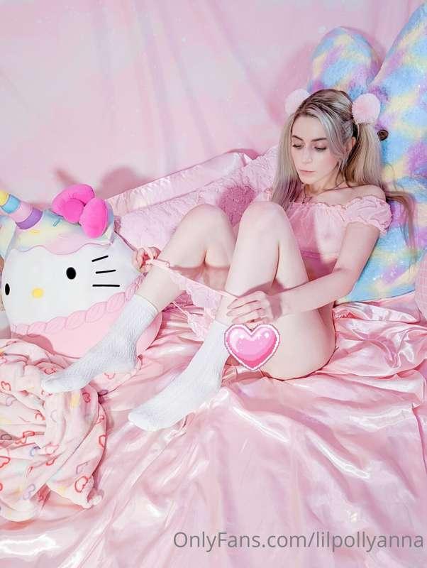 I love this little see through outfit so much💞 wanna watch m..