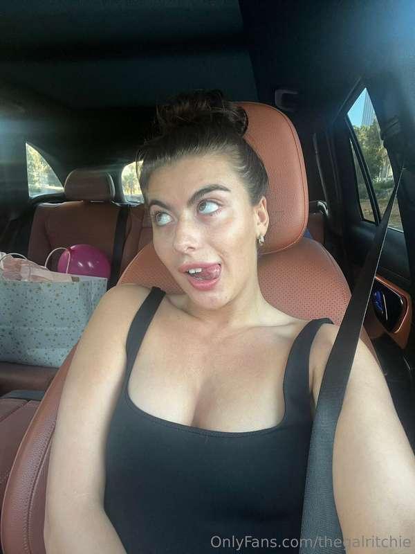 OMW to stroke you off 😏 who want's to get into a nasty sext ..