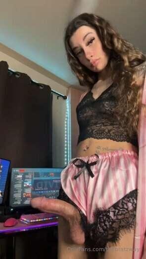 Be naughty with me now, daddy?😘🥵 DM me for complete set 😈🍆