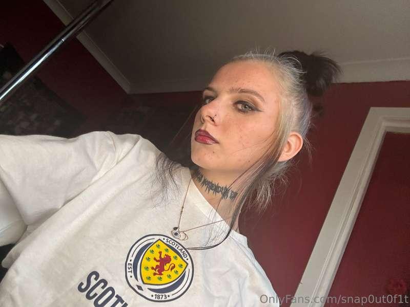 snap0ut0f1t image #1