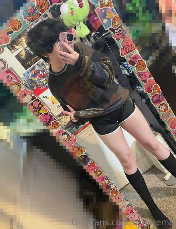 i dyed my hair >:D swipe to take off the shorts >:3