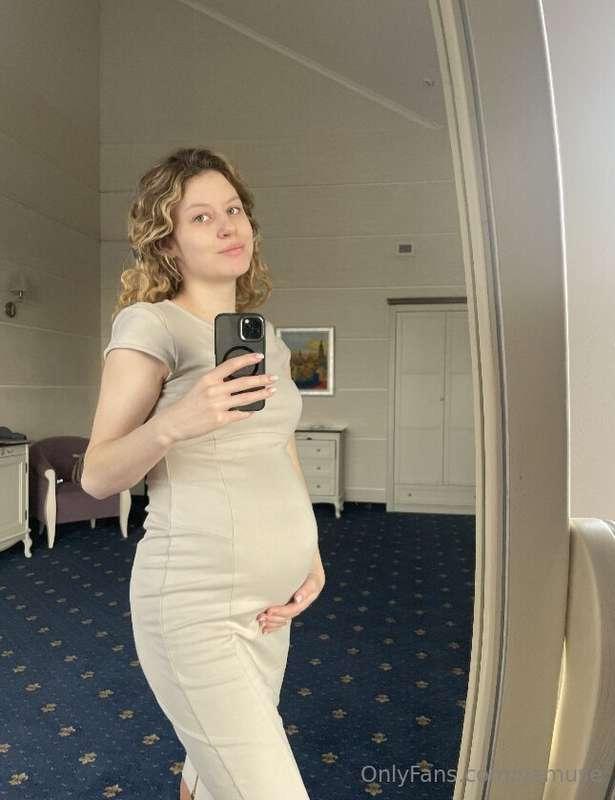 @natasy
This cute pregnant girl wants to get fucked again 💕
..